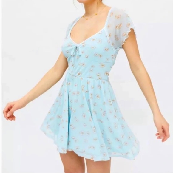 NWT Urban Outfitters Women’s Playsuit Daisy Blue Romper - Picture 3 of 4
